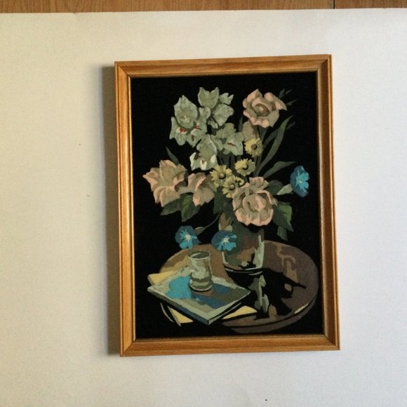 Original painting of flowers in vase on table on black velvet beautiful small - Picture 5 of 6